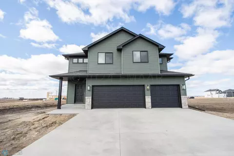6767 27 St S, Fargo, ND 58104