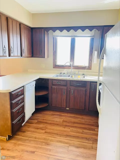 302 9th Ave SE, Devils Lake, ND 58301 photo 8