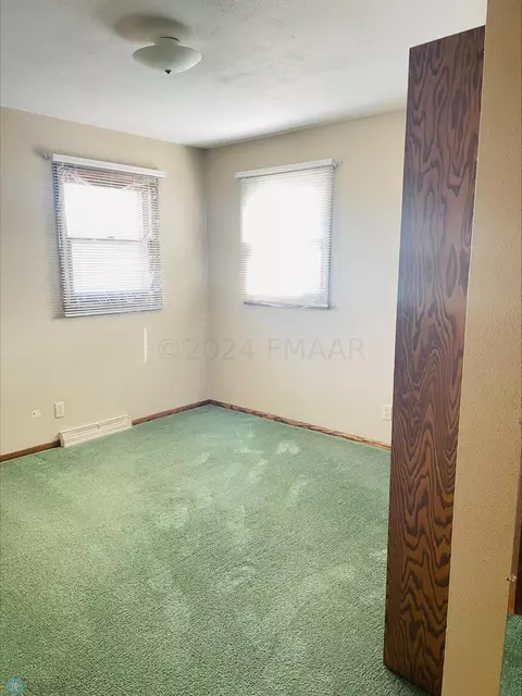 302 9th Ave SE, Devils Lake, ND 58301 photo 12