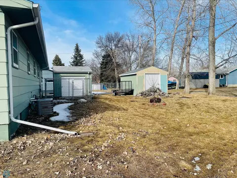 302 9th Ave SE, Devils Lake, ND 58301 photo 28