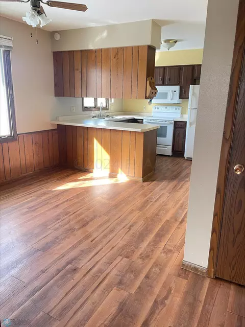 302 9th Ave SE, Devils Lake, ND 58301 photo 6