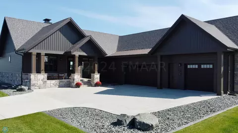 135 Westview Ln, Oxbow, ND 58047