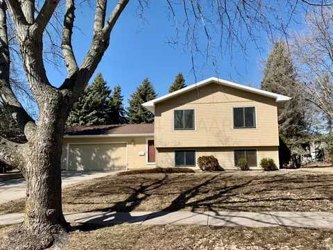 3002 16th Ave S, Moorhead, MN 56560