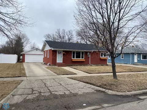 1623 12th St S, Moorhead, MN 56560