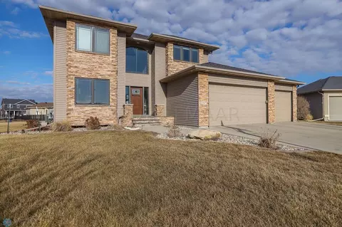 2317 39th St SE, Moorhead, MN 56561