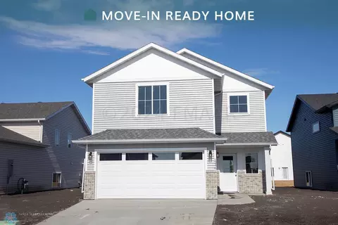 1246 Rachel Dr W, West Fargo, ND 58078