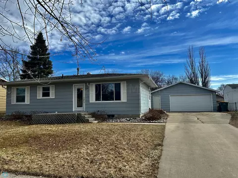 1201 2 St W, West Fargo, ND 58078