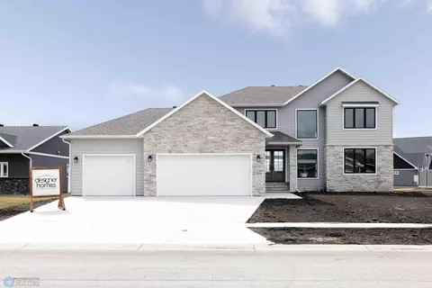 3056 Prairie Farms Cir S, Fargo, ND 58104