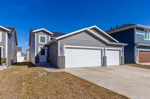 1557 69 Ave S, Fargo, ND 58104