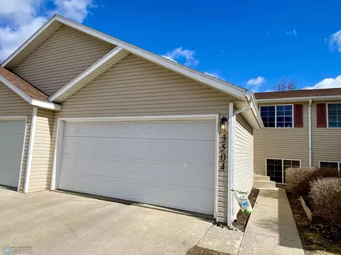 3504 32 St S, Fargo, ND 58104