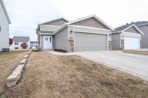 6207 59th Ave S, Fargo, ND 58104