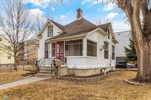 124 9th St S, Moorhead, MN 56560