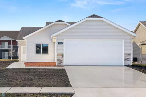 505 Westview Ln E, West Fargo, ND 58078