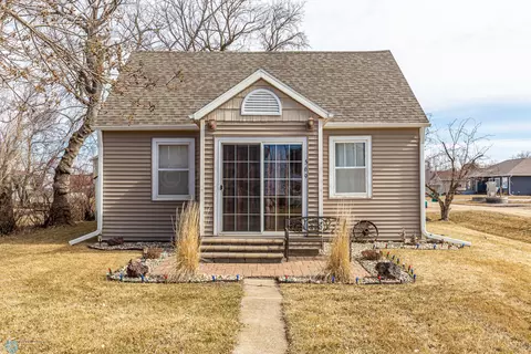 569 Mairs Ave, Gardner, ND 58036 photo 2