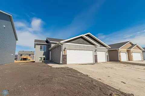 1128 Jill Dr W, West Fargo, ND 58078