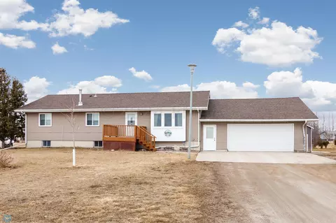 10313 County Rd 17 S S, Horace, ND 58047