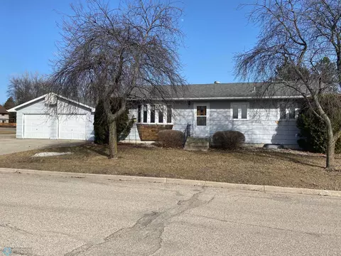 920 Walsh St, Crookston, MN 56716