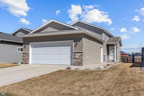 6228 35 St S, Fargo, ND 58104