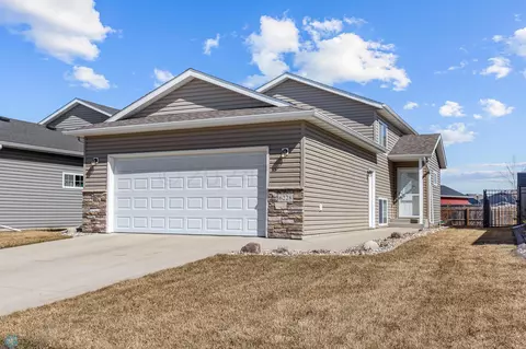 6228 35 St S, Fargo, ND 58104