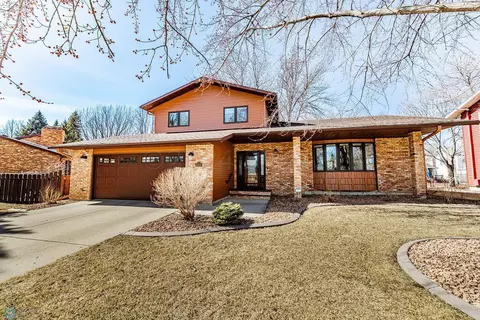 3054 Bohnet Blvd N, Fargo, ND 58102