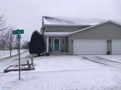 1265 37th Ave S, Moorhead, MN 56560