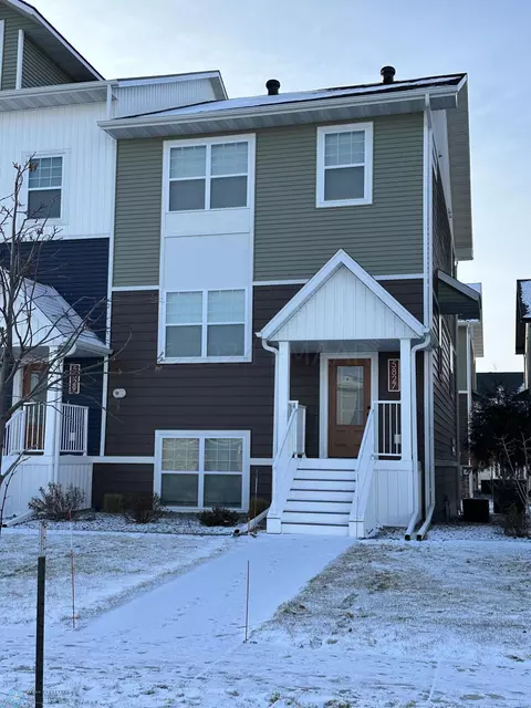 5827 41 St S, Fargo, ND 58104