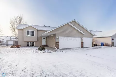 4304 45 Ave S, Fargo, ND 58104