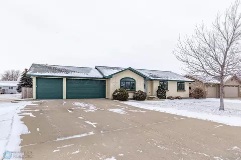 1492 Spruce Dr, Wahpeton, ND 58075