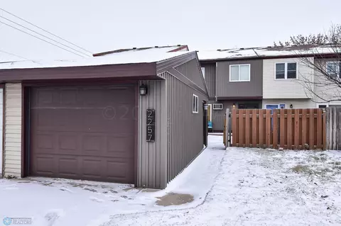2257 32nd Ave S, Fargo, ND 58103