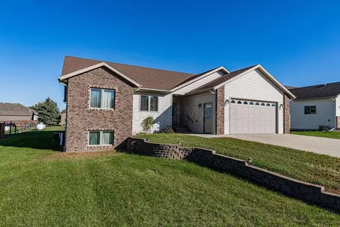606 3rd Ave W, Lisbon, ND 58054