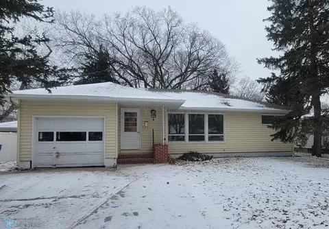2305 9 12 St N, Fargo, ND 58102