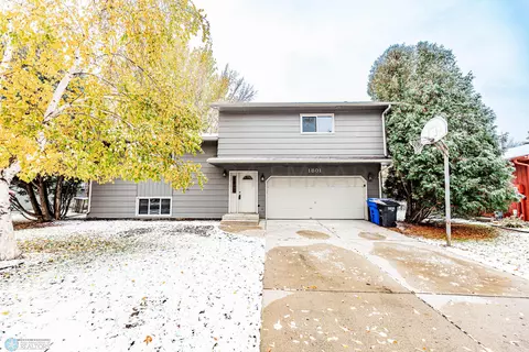 1801 Prairie Ln S, Fargo, ND 58103