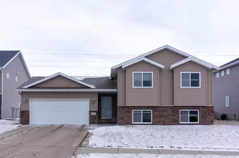 5531 48 Ave S, Fargo, ND 58104