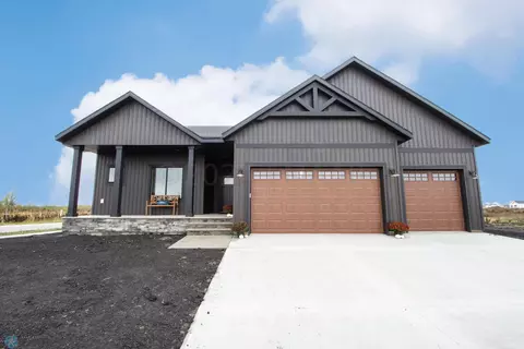 1050 Hickory Ln, West Fargo, ND 58078