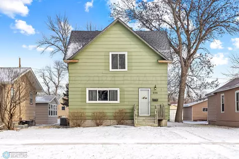606 3rd St S, Wahpeton, ND 58075