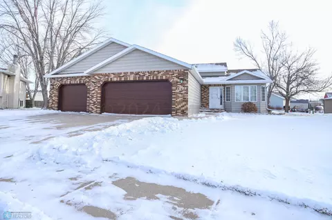 1625 Maple Pl, West Fargo, ND 58078