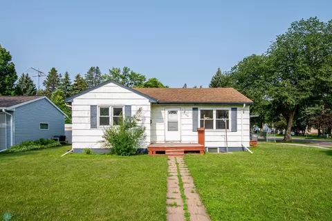 1203 13th St S, Moorhead, MN 56560