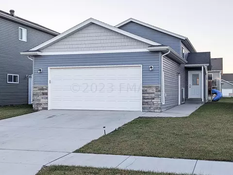 2746 10 St W, West Fargo, ND 58078