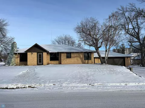 126 2nd Ave NW, Mayville, ND 58257
