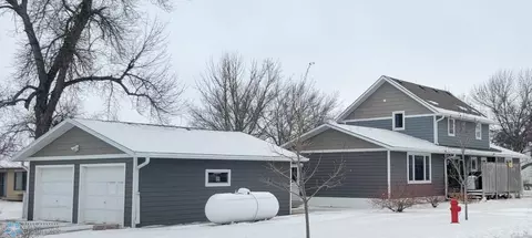 426 5th St, Milnor, ND 58060