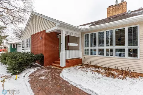 110 Woodland Dr N, Fargo, ND 58102