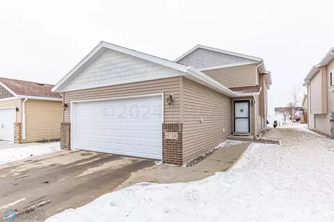 4710 50 Ave S, Fargo, ND 58104