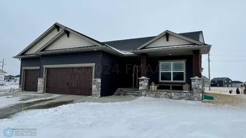 1119 Wildflower Pl W, West Fargo, ND 58078