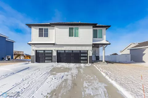 10227 Burgundy Dr, Horace, ND 58047