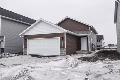 6820 Thomas St, Horace, ND 58047