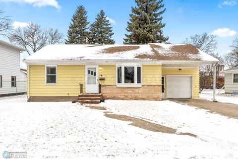 1101 9th St S, Moorhead, MN 56560