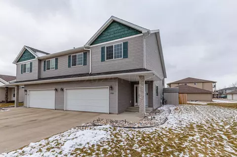 2785 Umber Ct S, Fargo, ND 58104