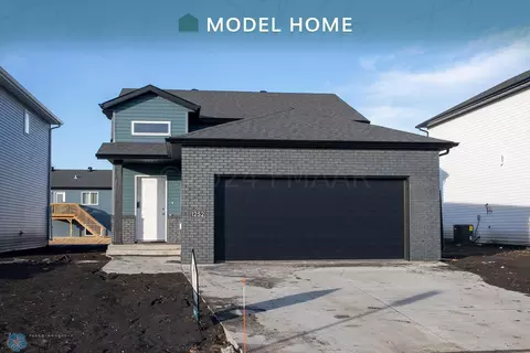 1252 Rachel Dr W, West Fargo, ND 58078