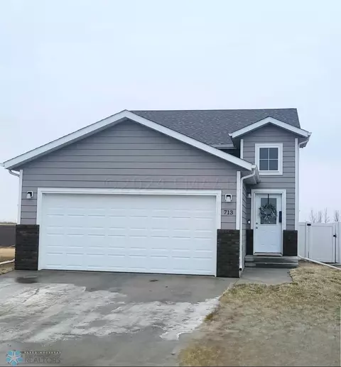 713 2 Ave, Horace, ND 58047