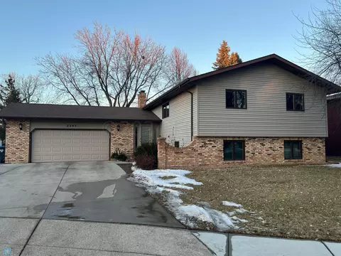 2307 27 Ave S, Fargo, ND 58103
